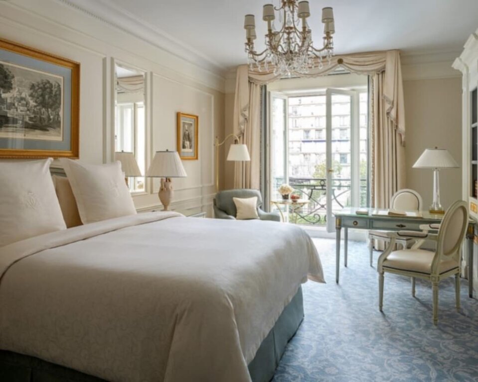 Двухместный номер Deluxe Four Seasons Hotel George V Paris