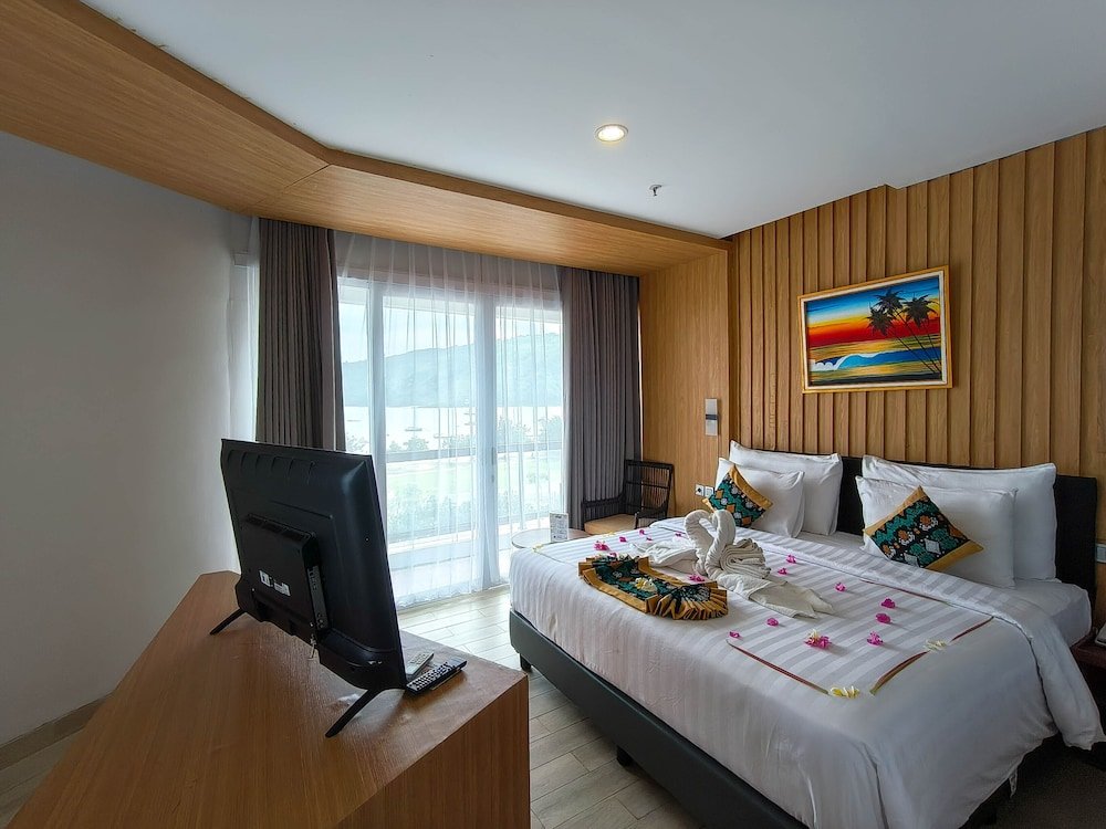 Люкс Raja Hotel Kuta Mandalika Resort & Convention