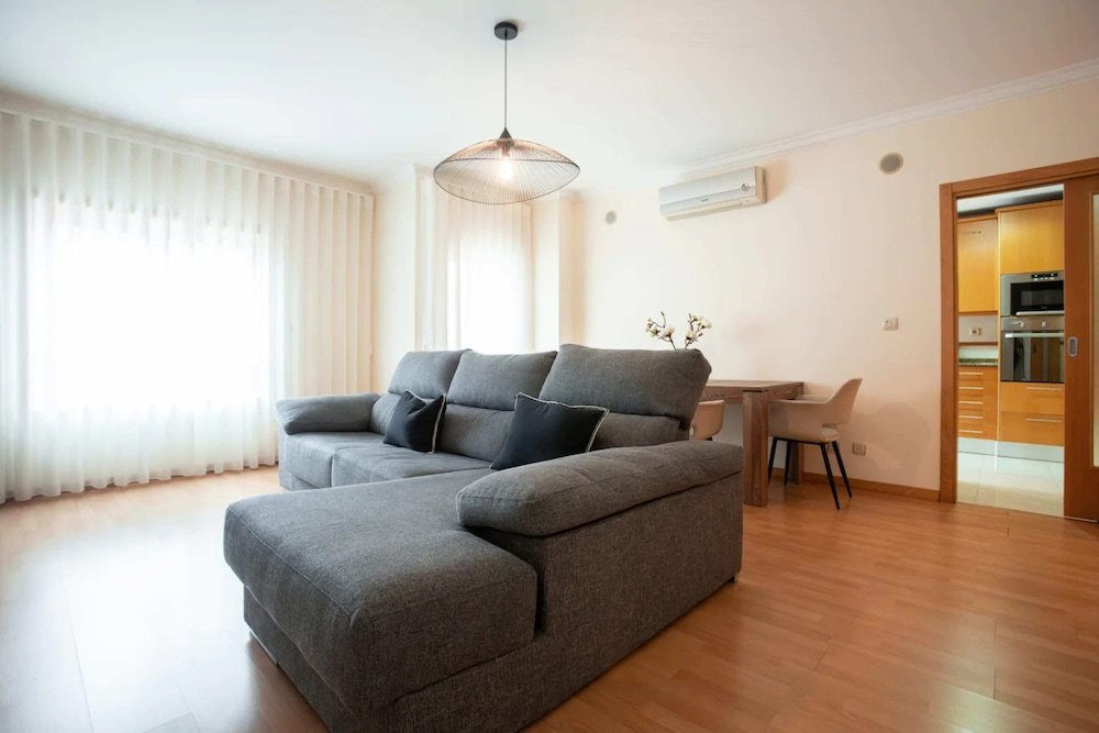 Apartment Modern 2-bedroom Flat in Odivelas