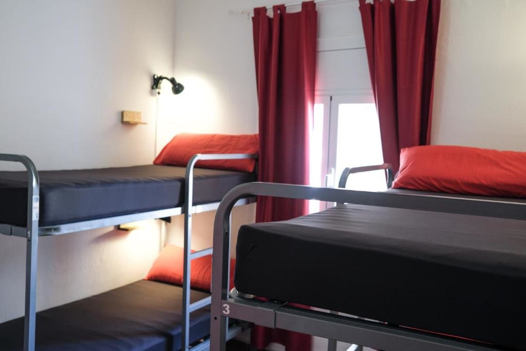 Кровать в общем номере (женский номер) Mana Mana Youth Hostel