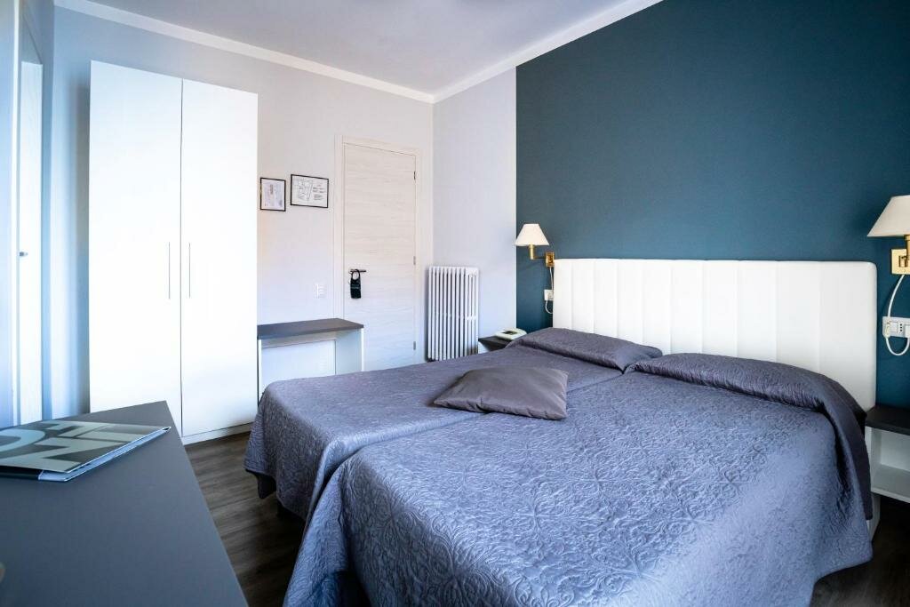 Standard Doppel Zimmer mit Balkon und mit Seeblick Hotel Romagna