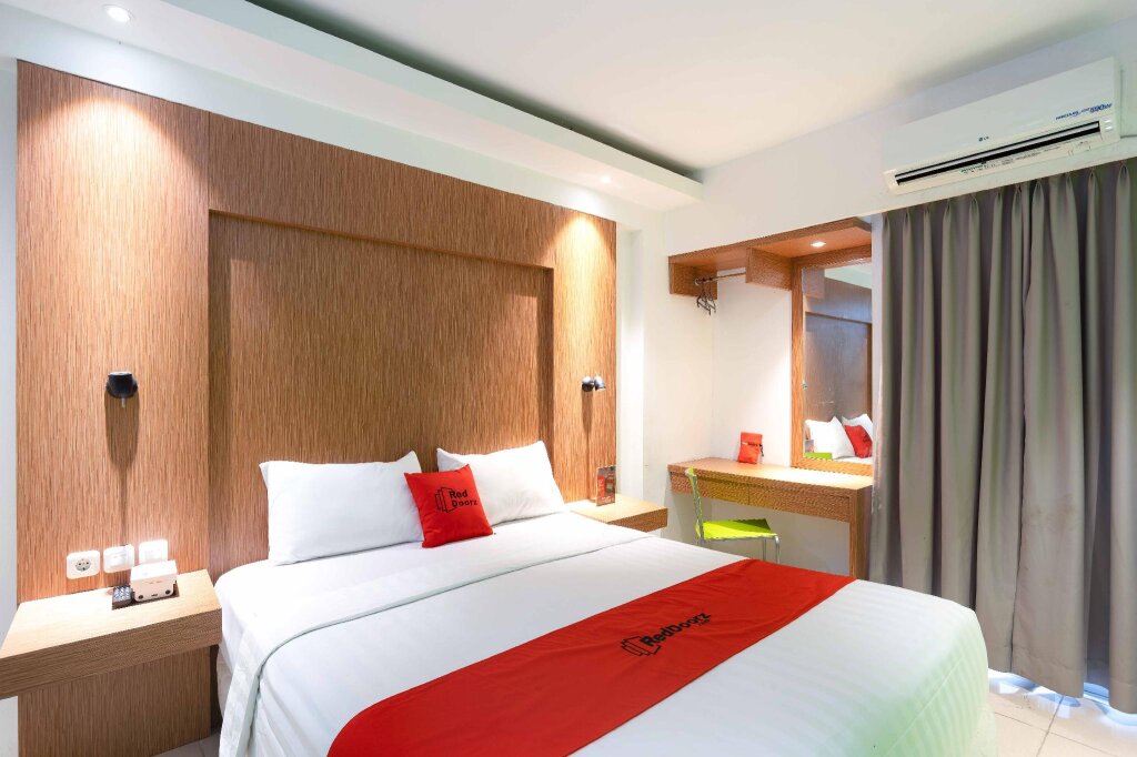 Standard room RedDoorz Apartment at Bogor Valley