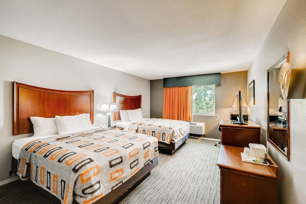 Standard Vierer Zimmer Orangewood Inn and Suites Midtown