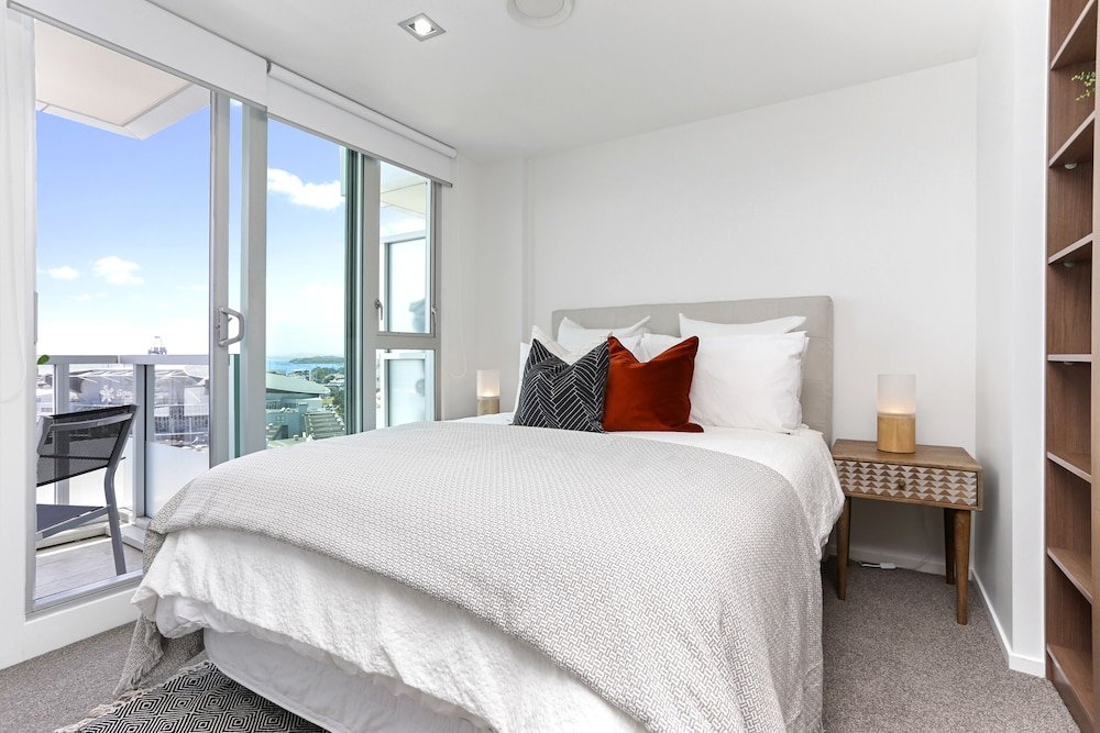 Deluxe Apartment 2 Schlafzimmer mit Balkon und mit Meerblick City and Sea Views for Miles - by Urban Butler