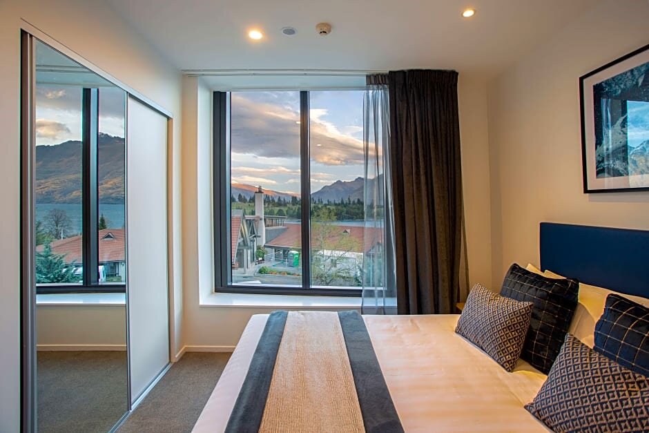 Standard Double room with lake view Ramada Queenstown Central