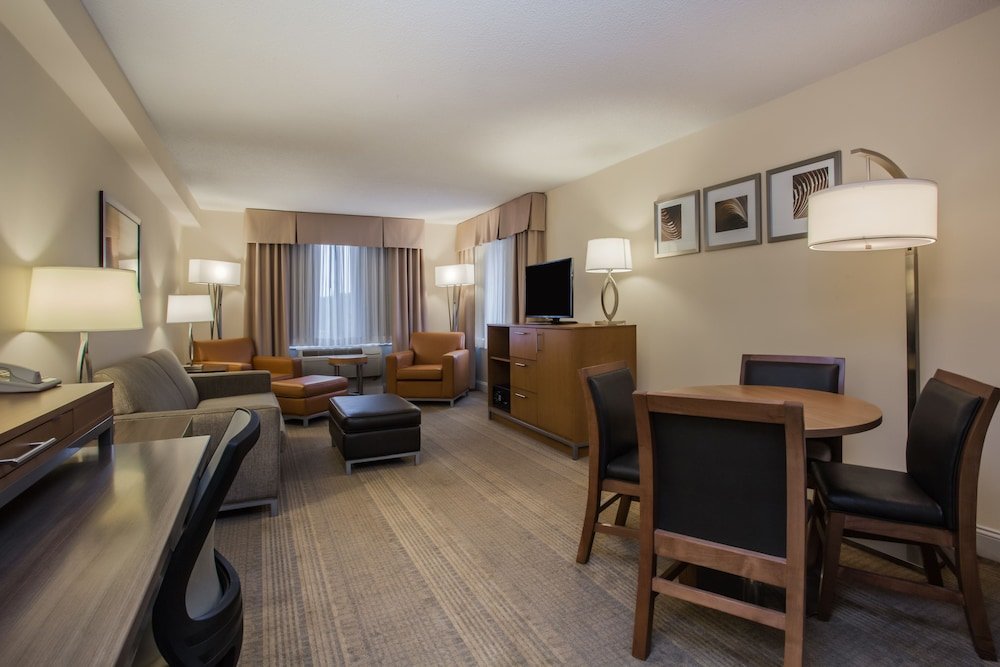 Suite 1 camera da letto Holiday Inn Saratoga Springs, an IHG Hotel