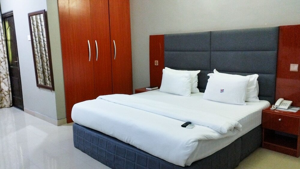 Standard room Breakfort Hotel and Suites