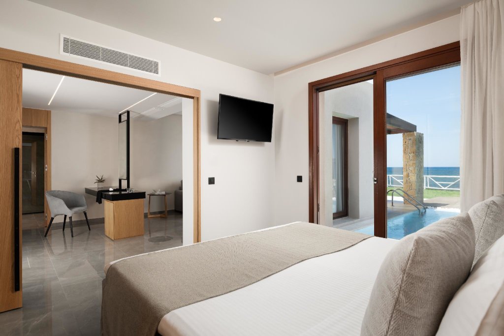 Luxury Suite Ikaros Beach Resort & Spa