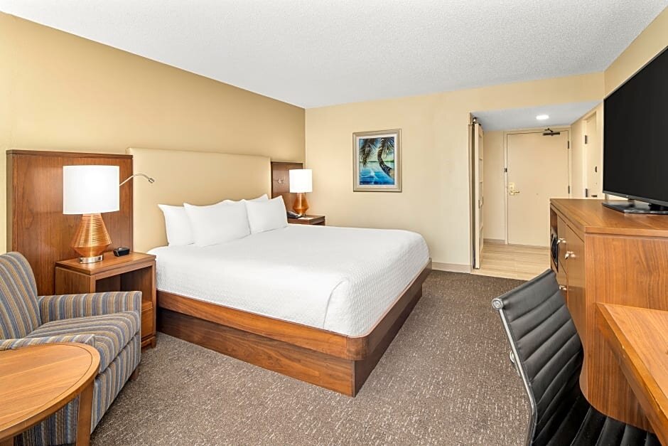 Standard Zimmer Doubletree by Hilton Fort Myers at Bell Tower Shops