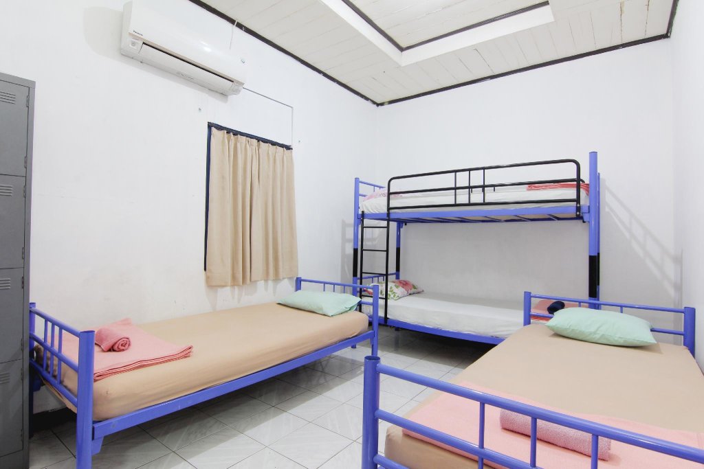 Кровать в общем номере (женский номер) Arjuna Hostel