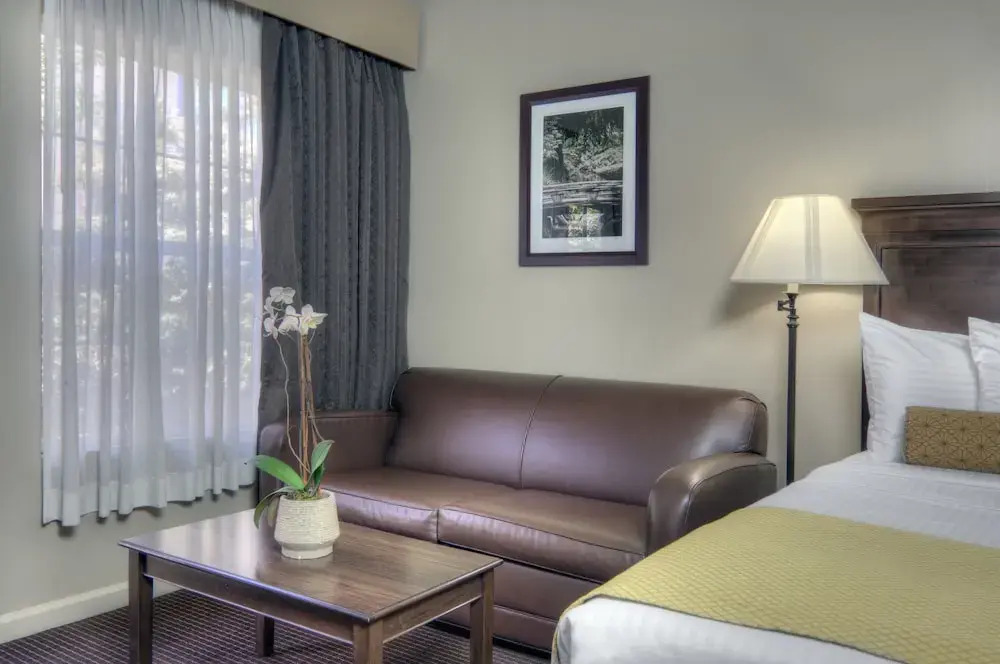 Suite con balcón University Park Inn & Suites