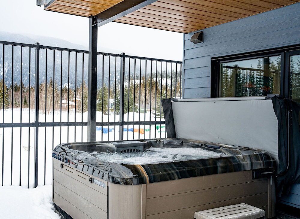 Standard Zimmer Switchback Suite by Revelstoke Vacations
