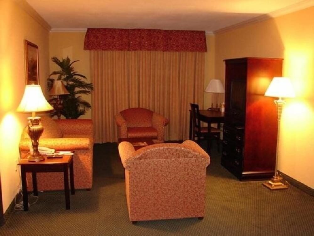 Люкс Econo Lodge Inn & Suites