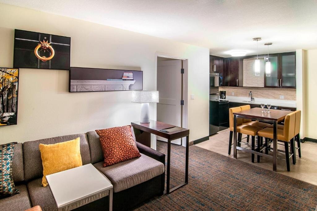 Люкс с 2 комнатами с видом на внутренний двор Residence Inn by Marriott Rapid City