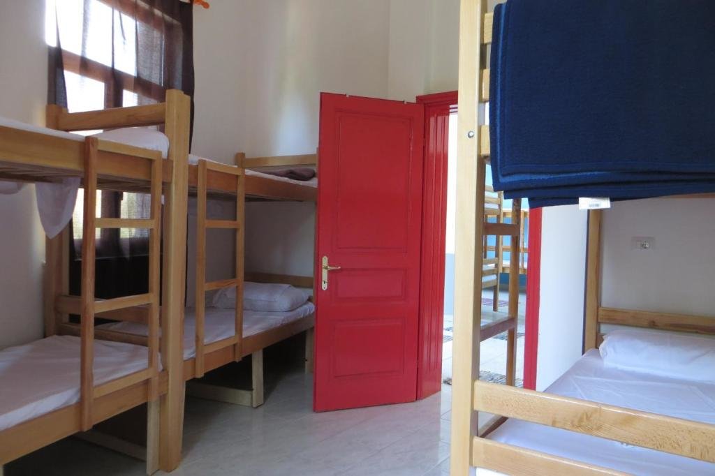 Кровать в общем номере Hostel Durres