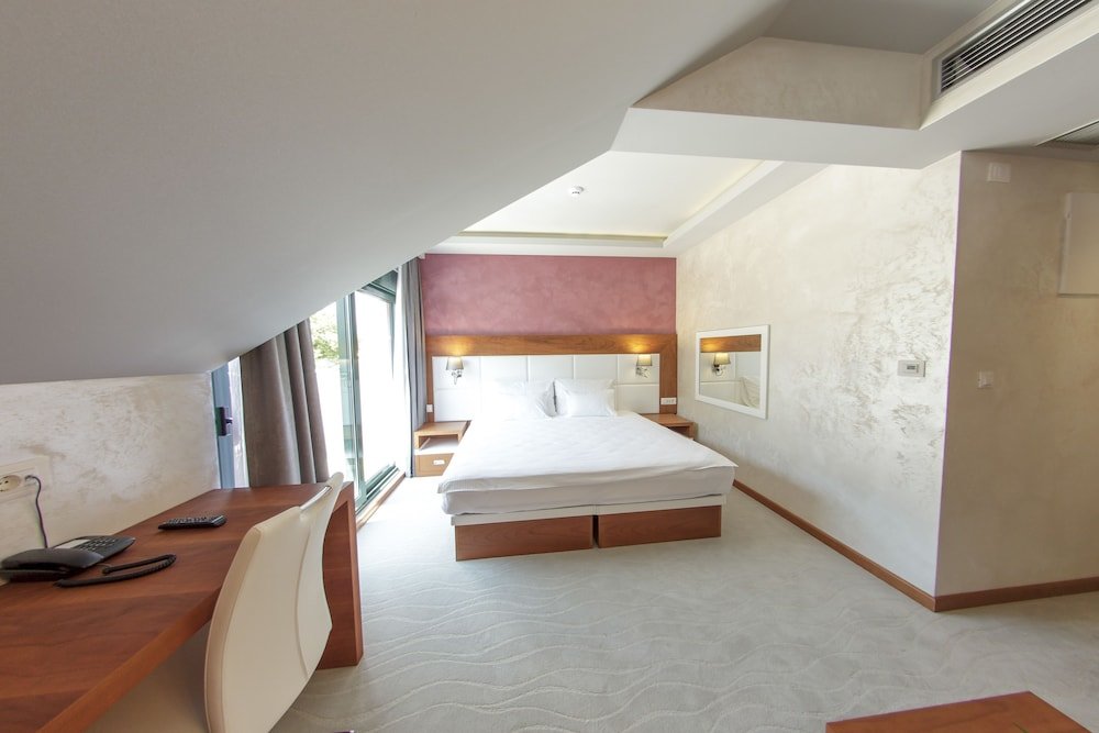 Standard Doppel Zimmer mit Balkon Hotel Porto In