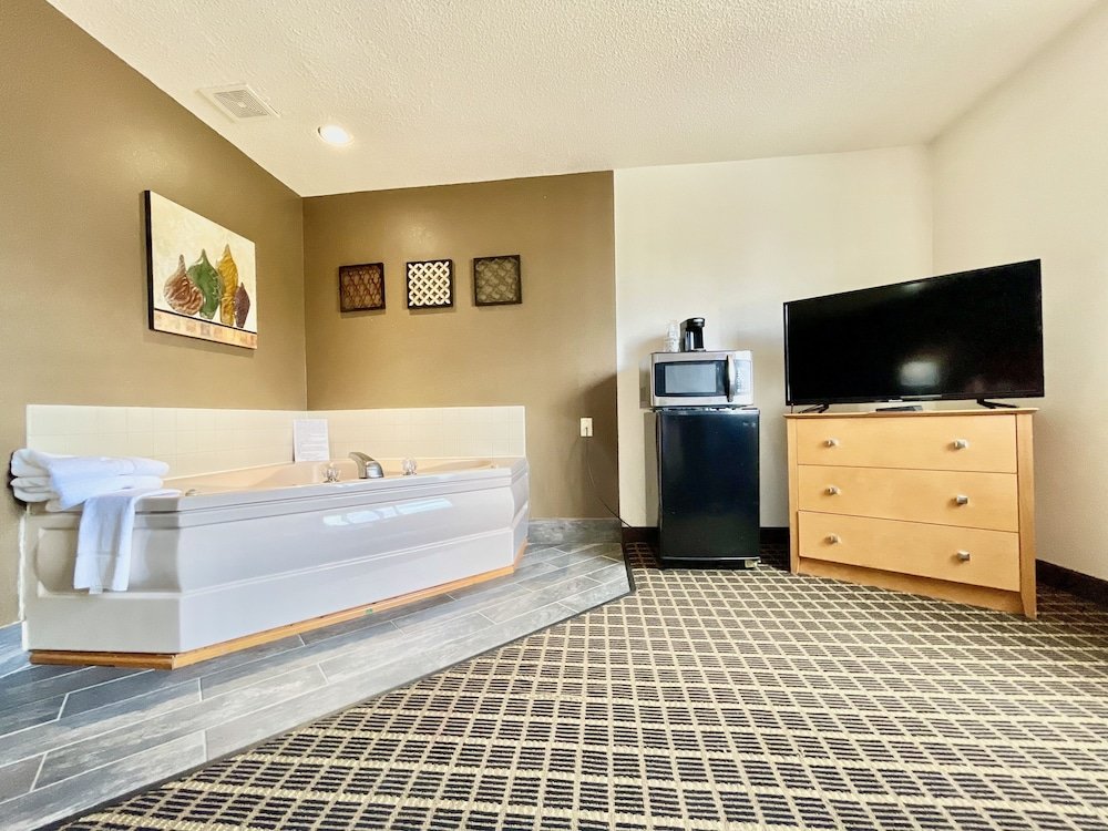 Люкс Standard Quincy Inn and Suites
