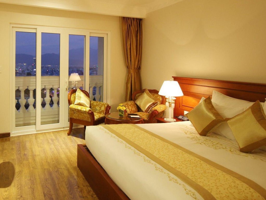Четырёхместный номер Superior с видом на море Nha Trang Palace Hotel