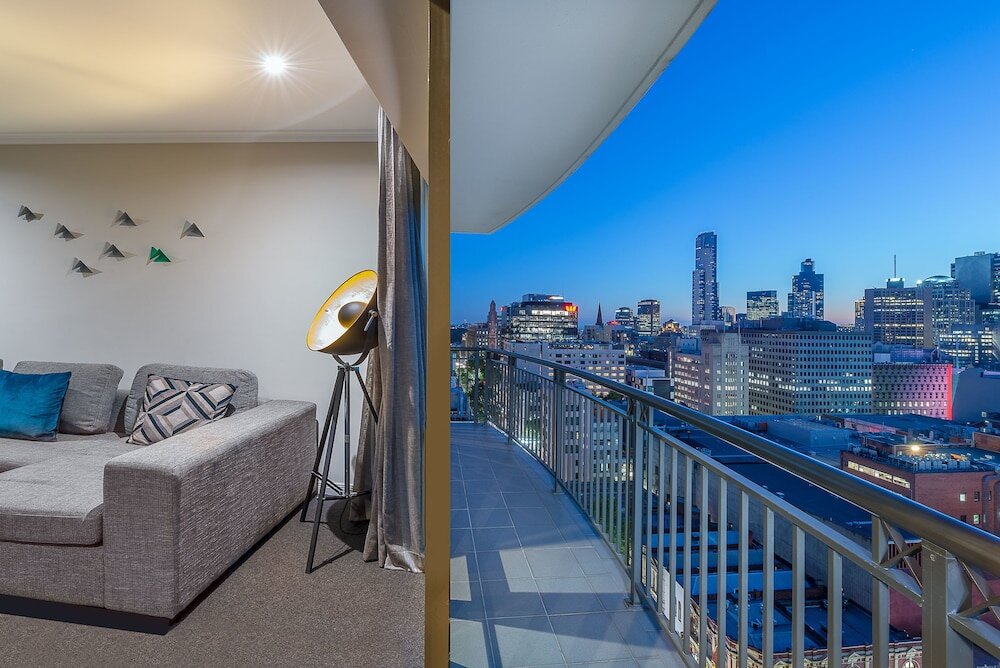Номер Premium с 2 комнатами с балконом Mantra on Russell