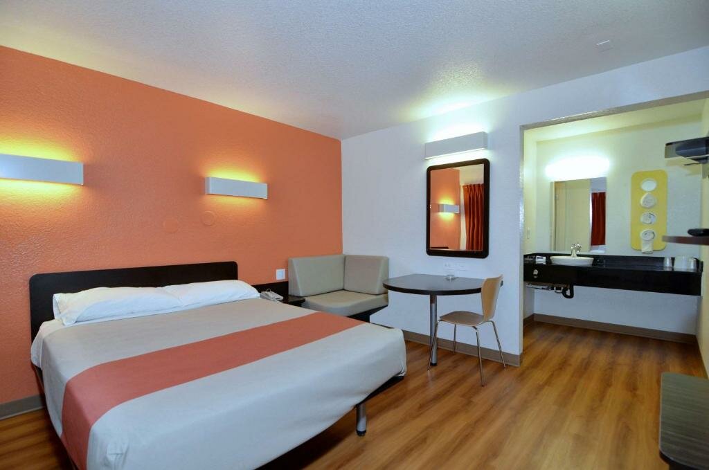 Deluxe Double room Motel 6-Palm Desert, CA - Palm Springs Area
