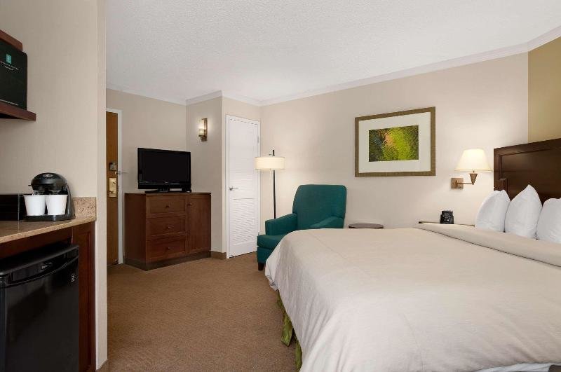 Двухместный номер Standard Embassy Suites by Hilton Kansas City Overland Park