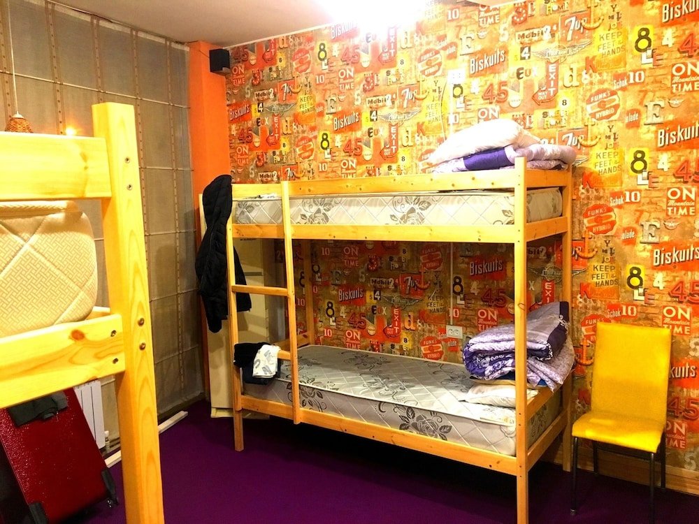 Кровать в общем номере Хостел «Апельсин» Алматы
