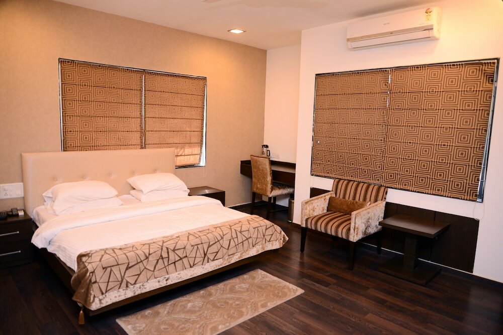 Deluxe Double room with city view JK Rooms 146 Check Inn Service Apartment