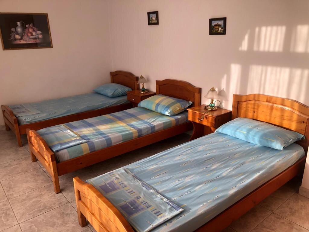 Кровать в общем номере VILLA PEPETO Durres Albania