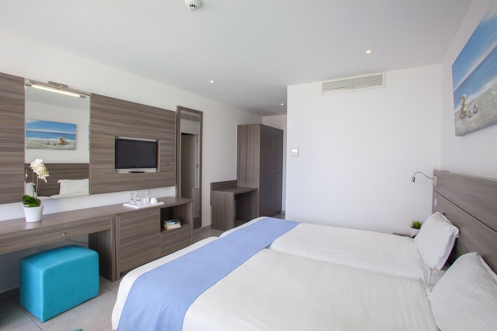 Номер Deluxe с балконом и с видом на море Limanaki Beach Hotel & Suites
