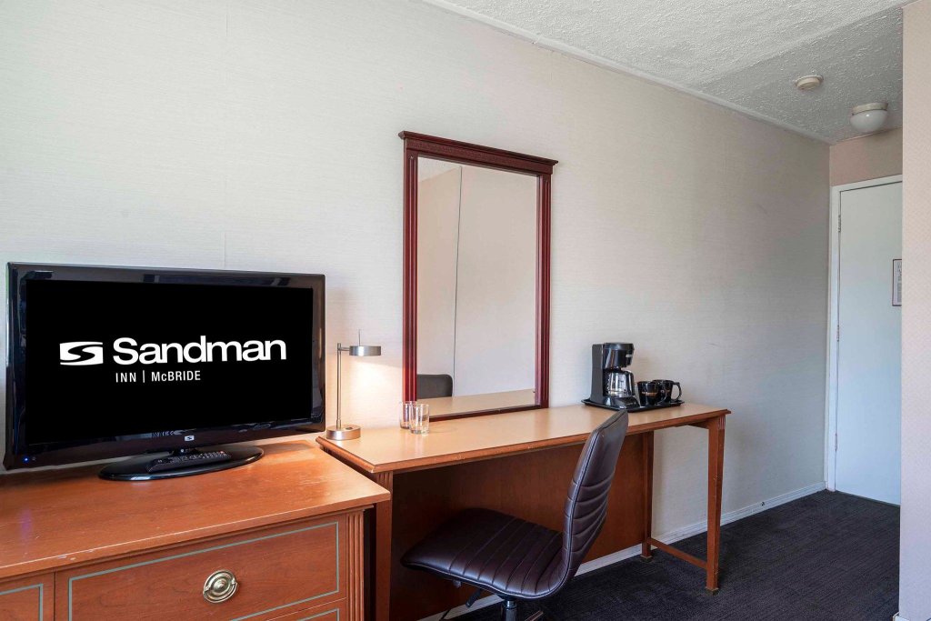 Двухместный номер Standard Sandman Inn McBride