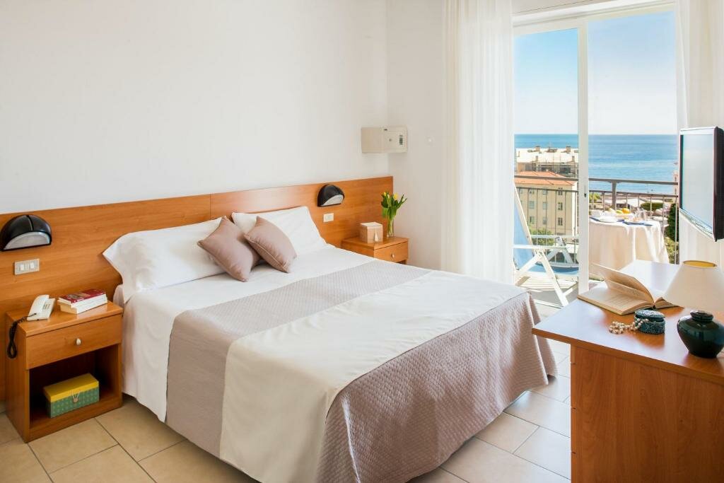 Standard Double room with balcony and with sea view Hotel Europa