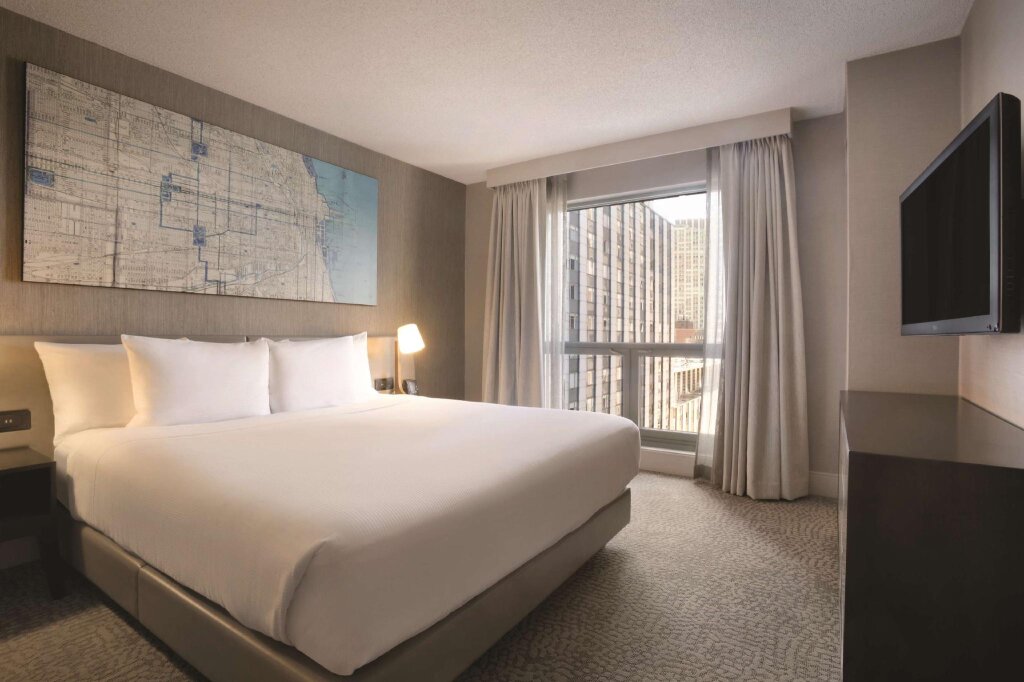 Двухместный люкс Accessible c 1 комнатой Hilton Chicago Magnificent Mile Suites
