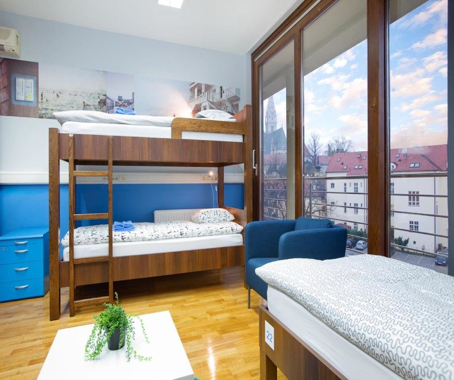 Кровать в общем номере Hostel Bureau