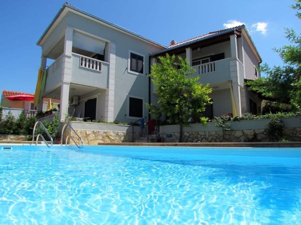 Cottage Villa Mari - with pool