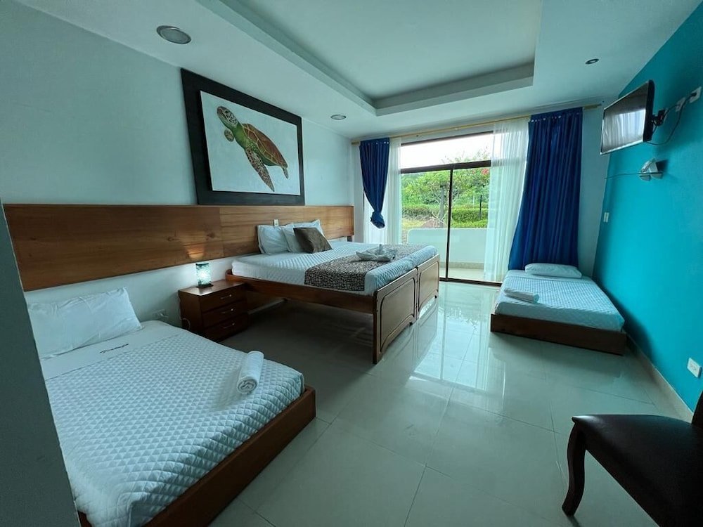 Четырёхместный семейный номер Standard Hotel Galapagos Tortuga Bay