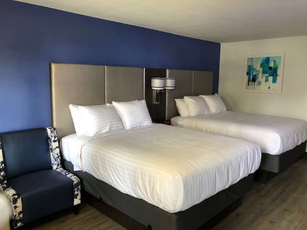 Standard Double room SureStay Plus Hotel by Best Western Sacramento Cal Expo