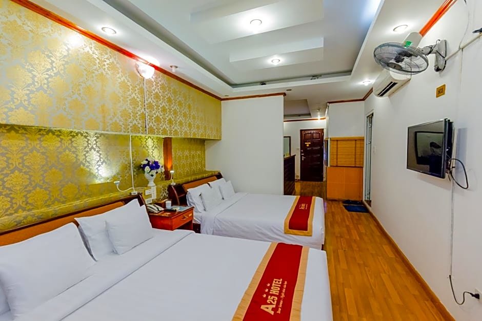 Трёхместный номер Deluxe A25 Hotel - 53 Tuệ Tĩnh