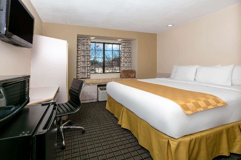 Standard Zimmer Microtel Inn & Suites