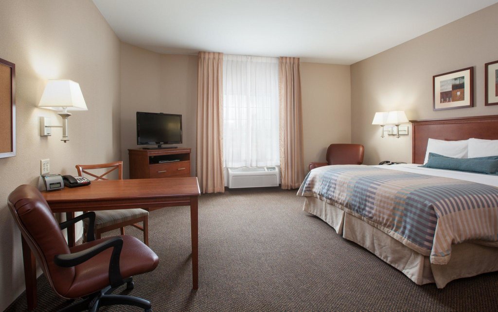 Suite Candlewood Suites Houston I-10 East, an IHG Hotel