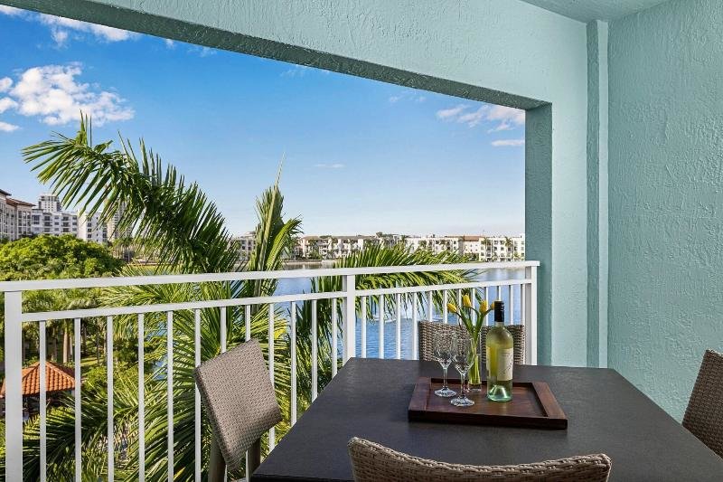 Вилла с балконом и с красивым видом из окна Marriott's Villas At Doral