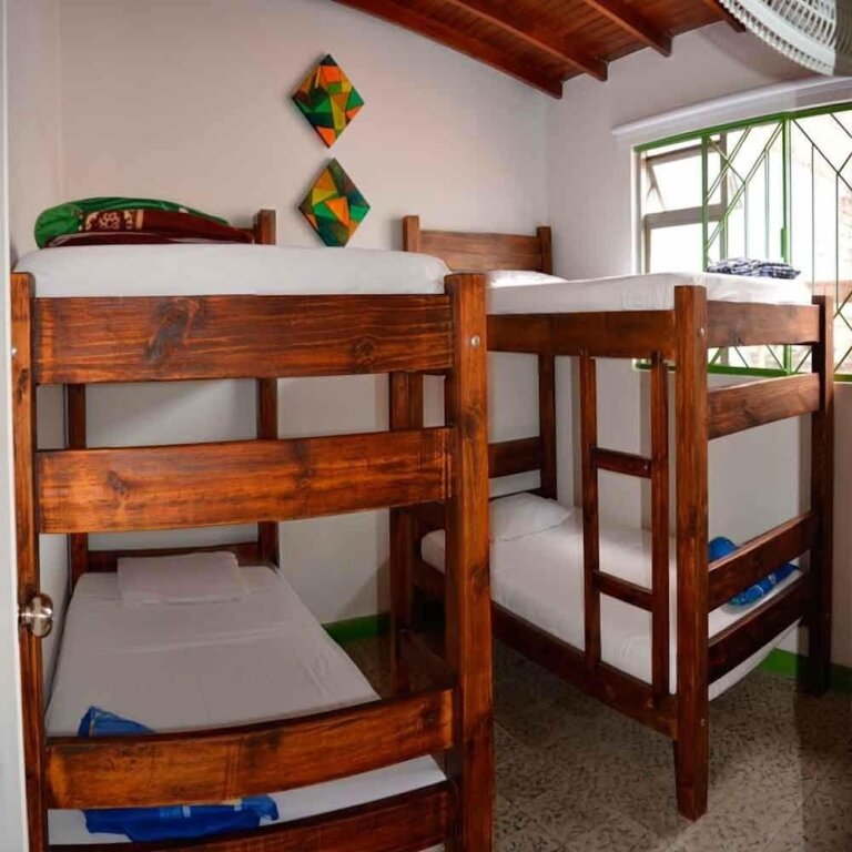 Кровать в общем номере Green Hill Hostel
