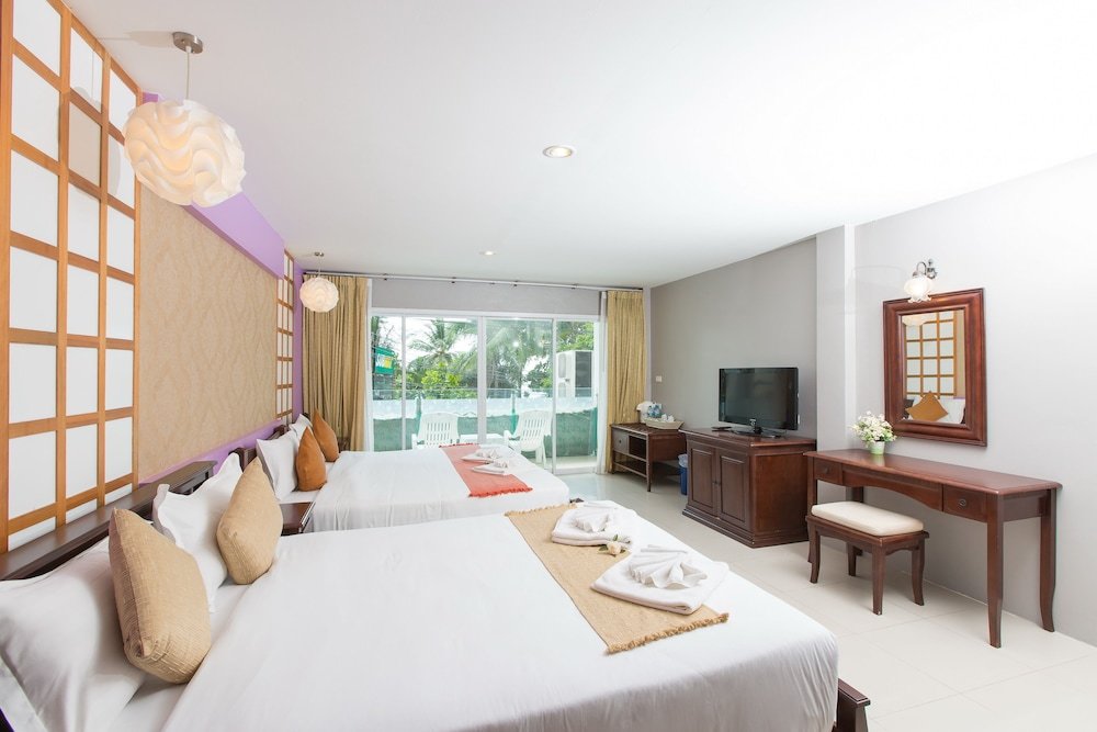 Четырёхместный номер Deluxe Time Out Hotel Patong