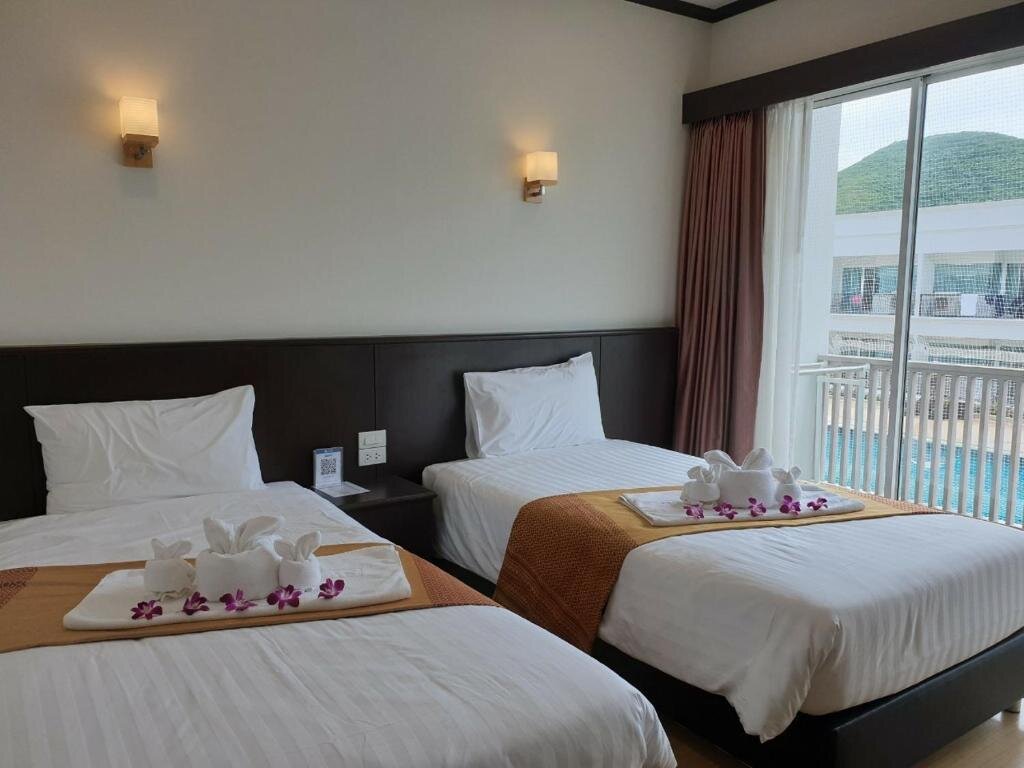 Standard Doppel Zimmer mit Poolblick Swan Lake Hotel Sattahip