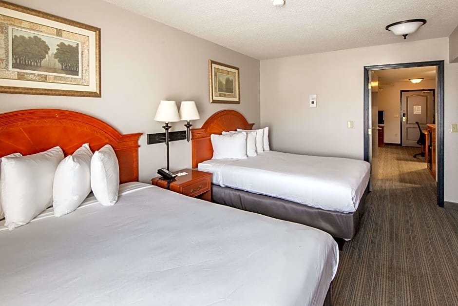 Четырёхместный люкс Country Inn & Suites by Radisson, El Dorado, AR