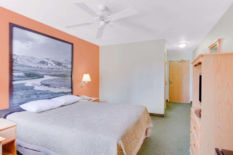 Standard Zimmer Super 8 by Wyndham Cooke City Yellowstone Park
