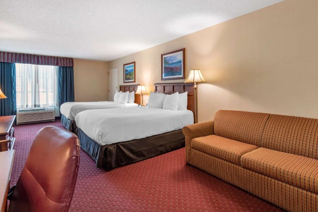 Двухместный номер Standard Comfort Inn & Suites Lake George