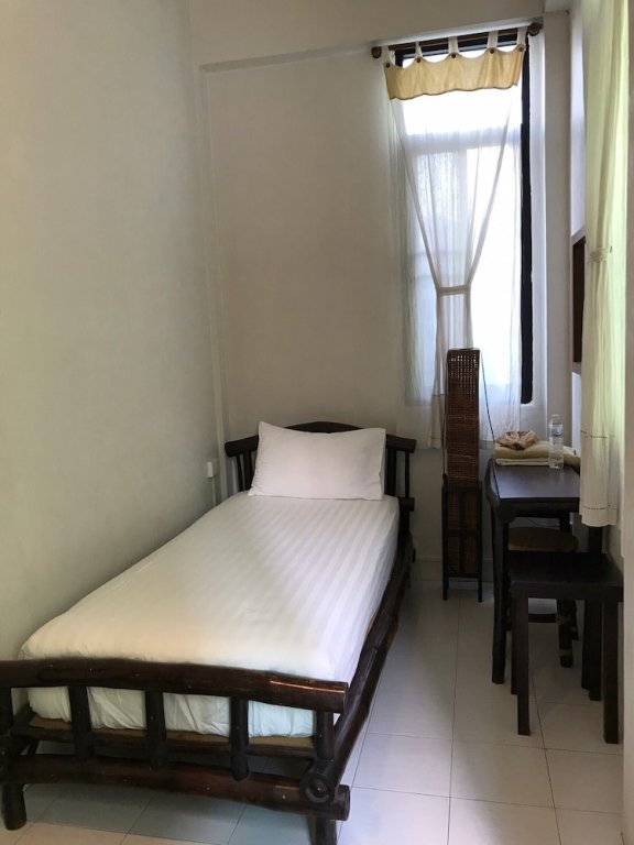 Fanned Single room Lamphu House Bangkok