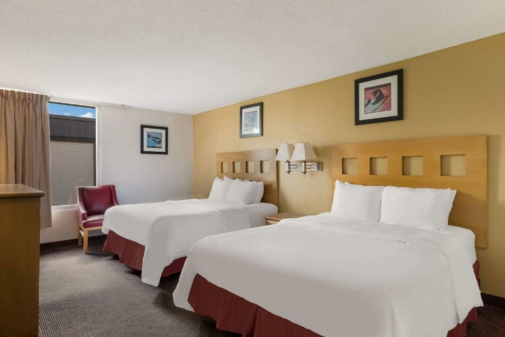 Standard Quadruple room Quality Inn