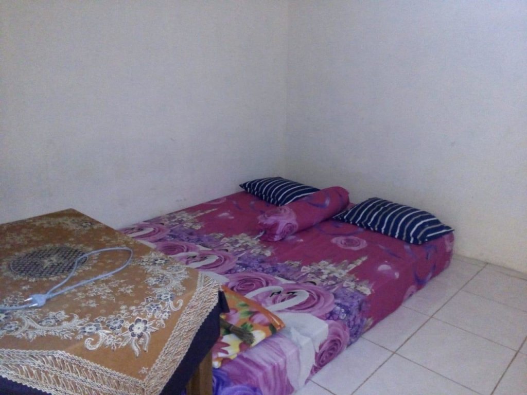 Кровать в общем номере Lolita Homestay Borobudur