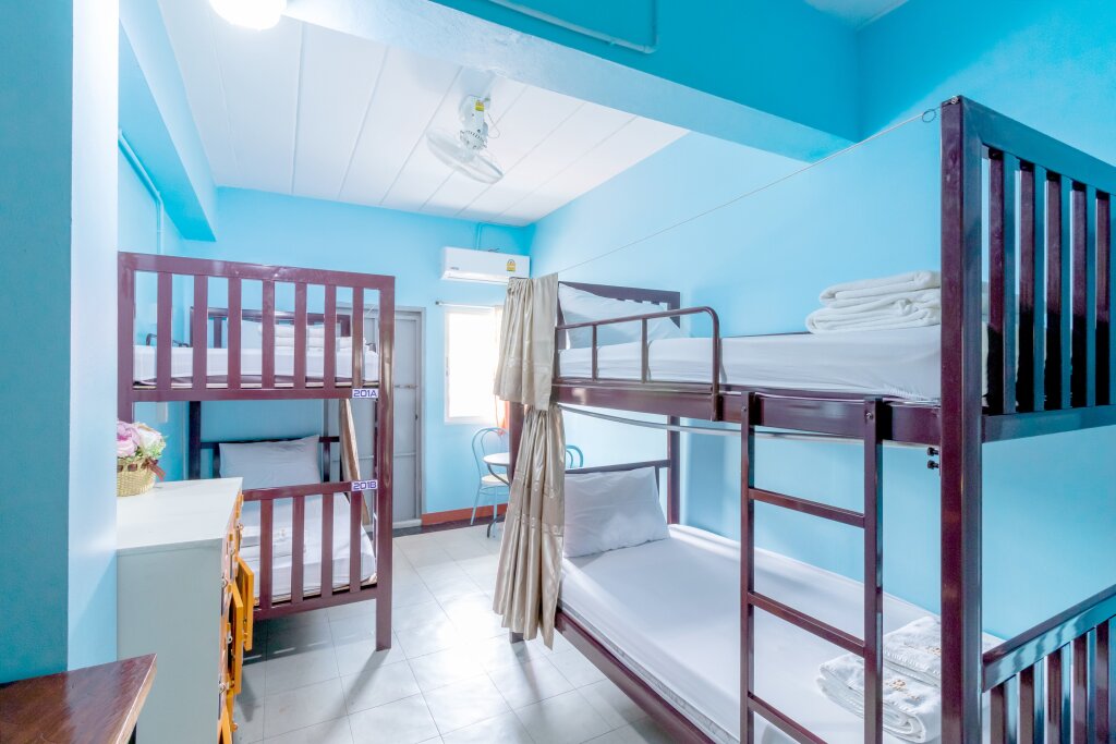 Кровать в общем номере Hatyai Dee Hostel